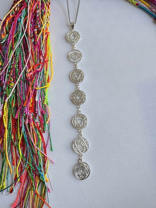 Collana boho argentata con ciondolo 7 chackra
