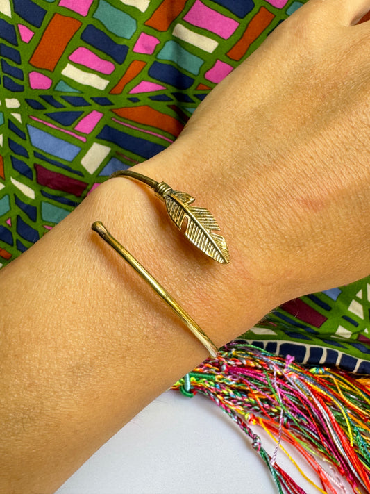 Boho goldenes Federarmband
