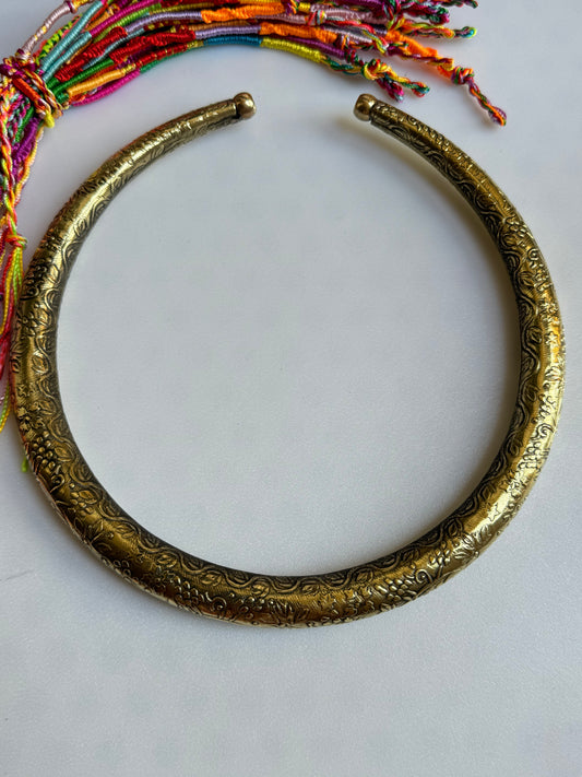 Goldener Doppelblumen-Gartenkragen