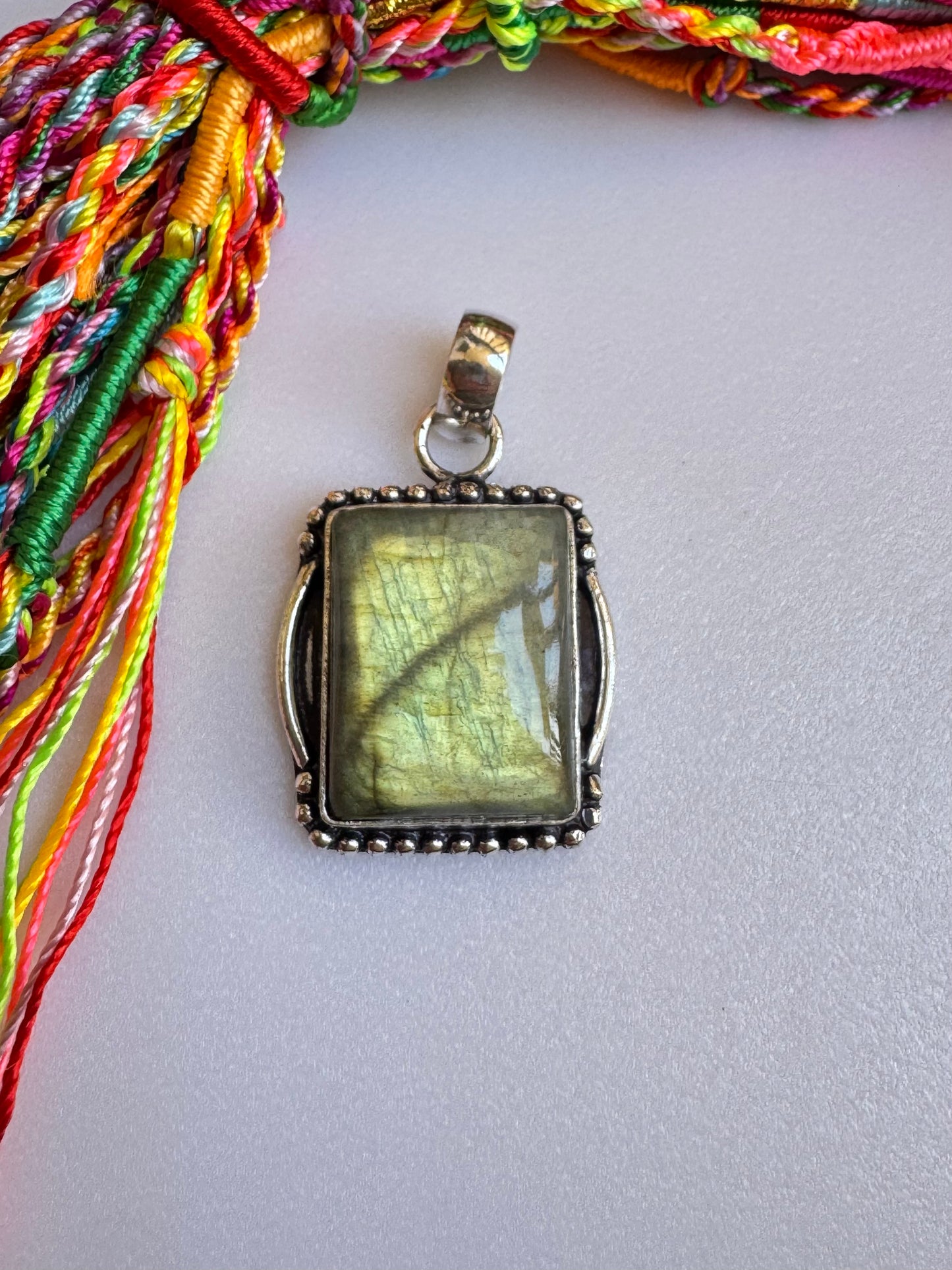 Ciondolo boho argentato labradorite