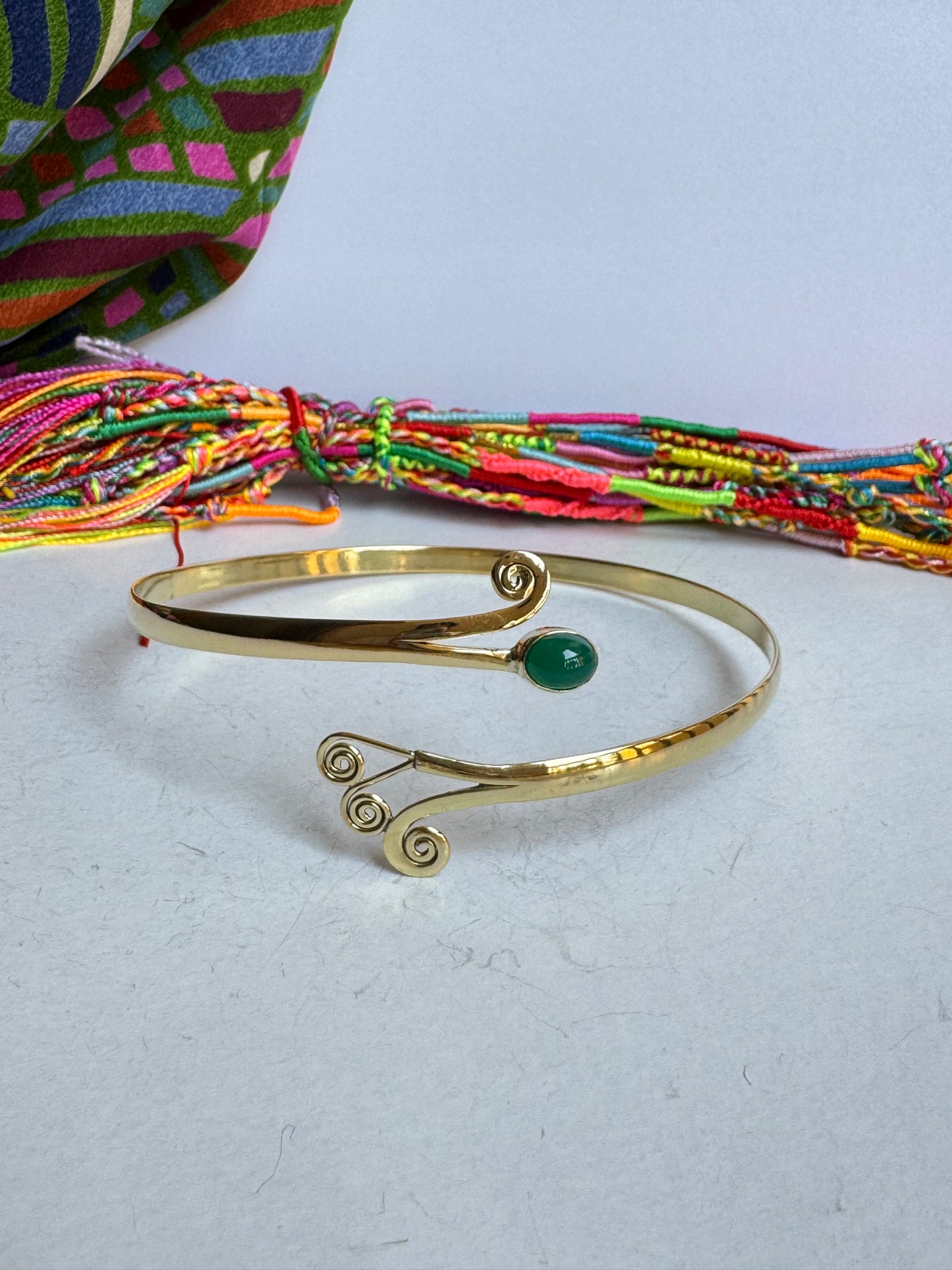 Bracciale braccio boho dorato verde