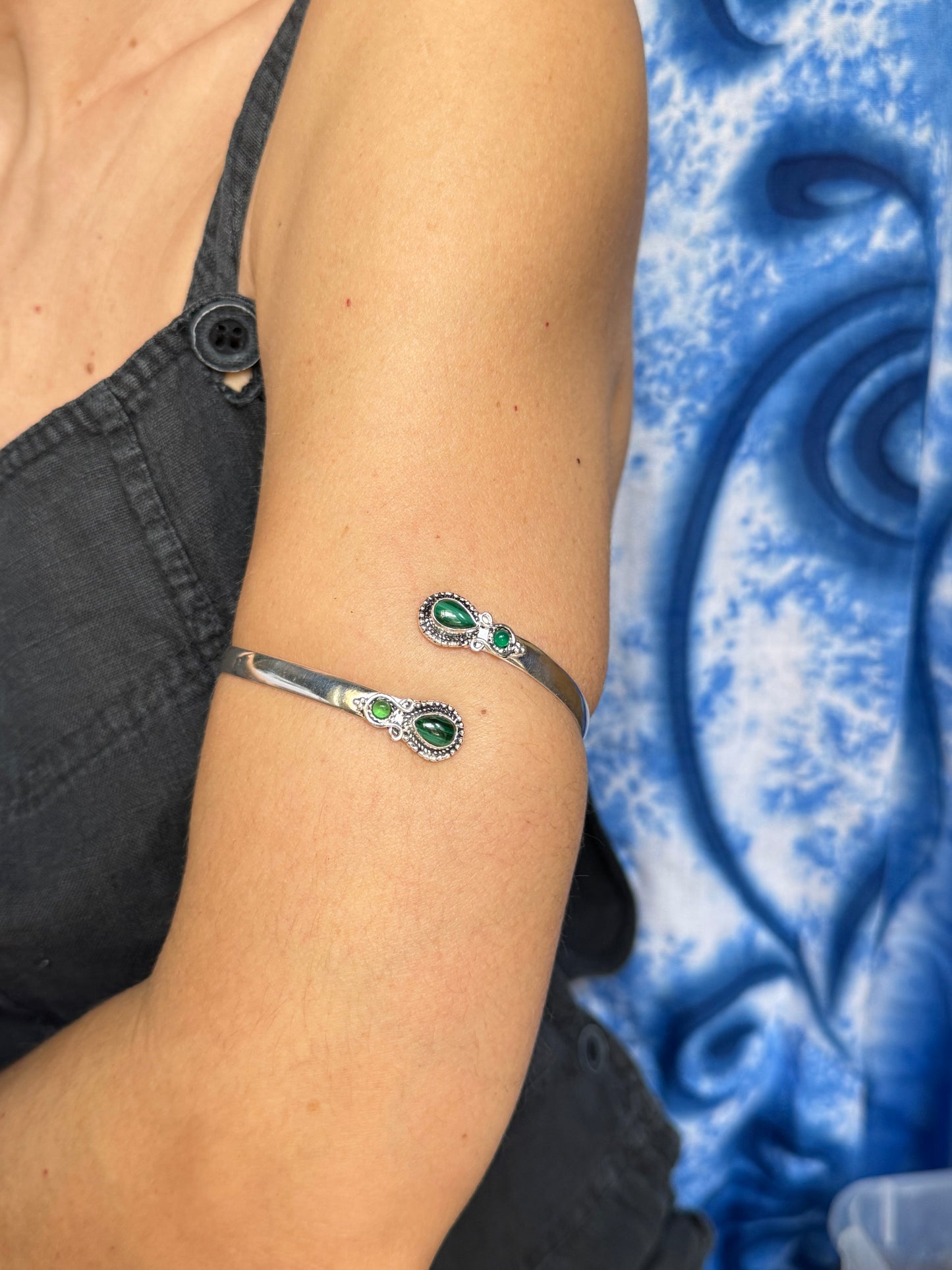 Bracciale braccio boho argentato verde