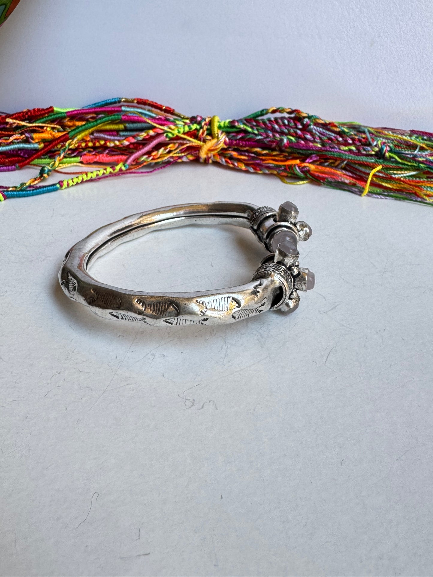 Bracciale boho argentato rosa