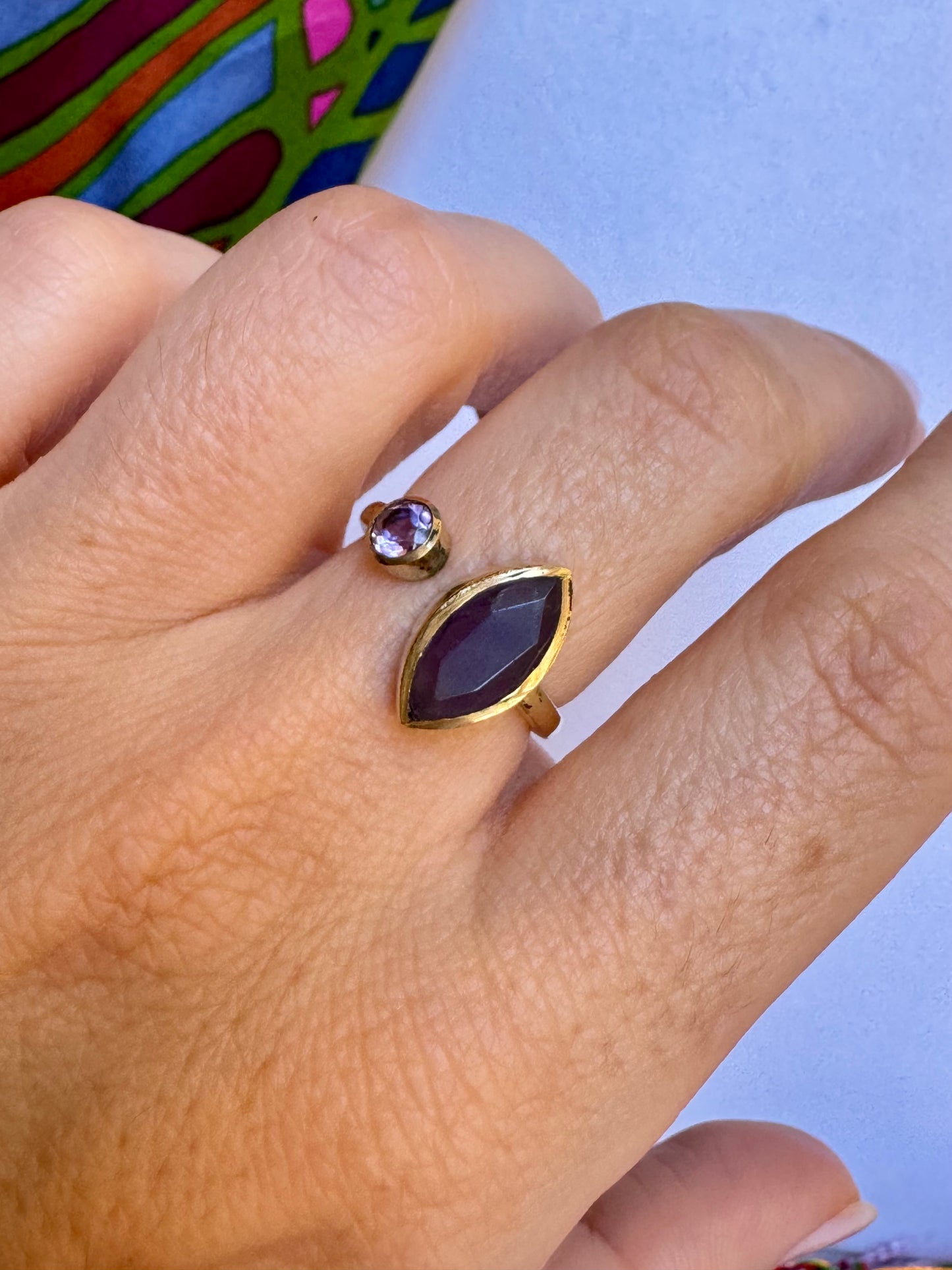 Anello boho dorato viola