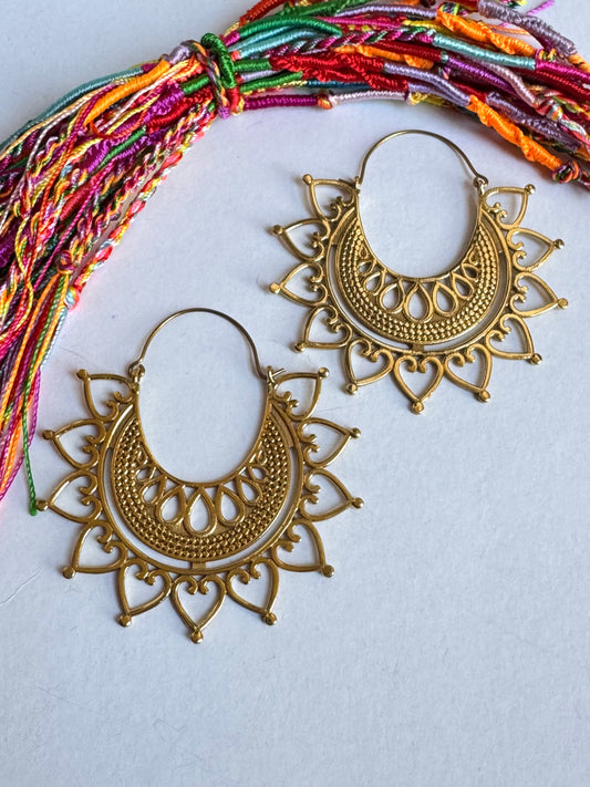 Orecchini boho dorati cerchi cuori