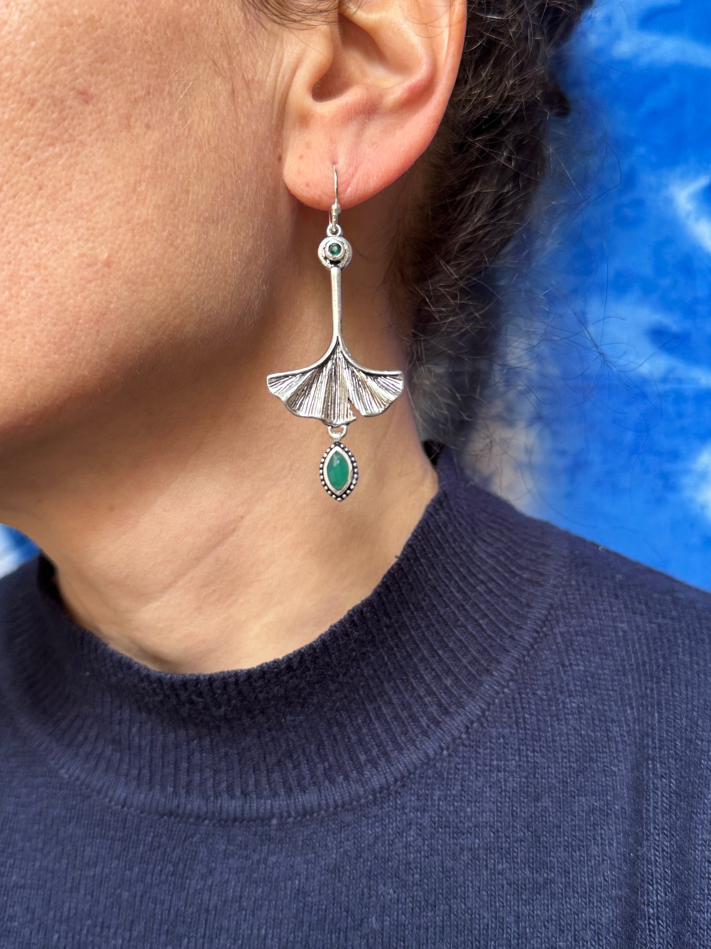 Orecchini boho argentato ginkgo verde