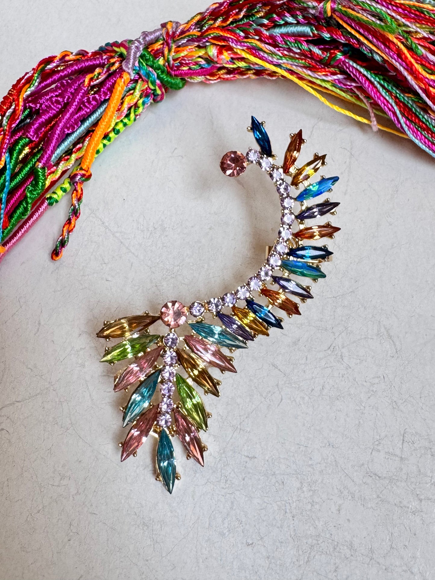 Orecchino singolo ear climber con cristalli multicolore destra