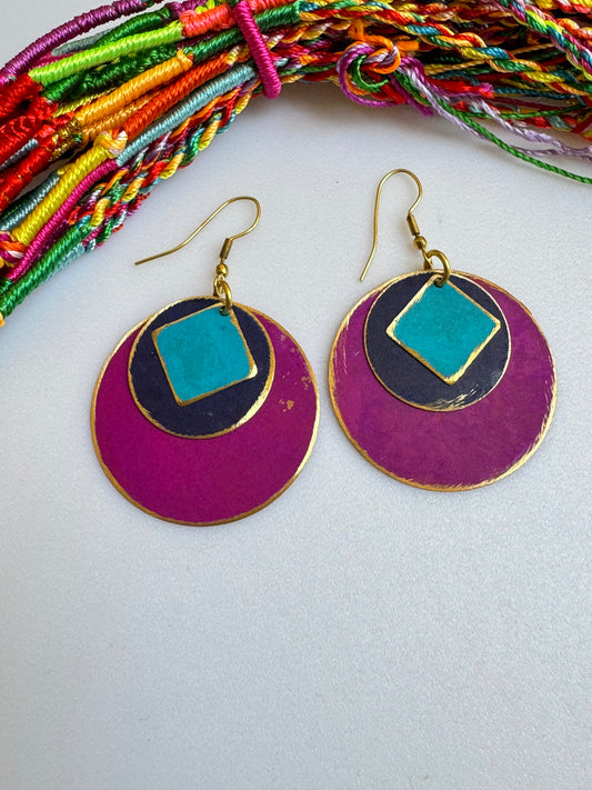 Fuchsia blue circle golden earrings