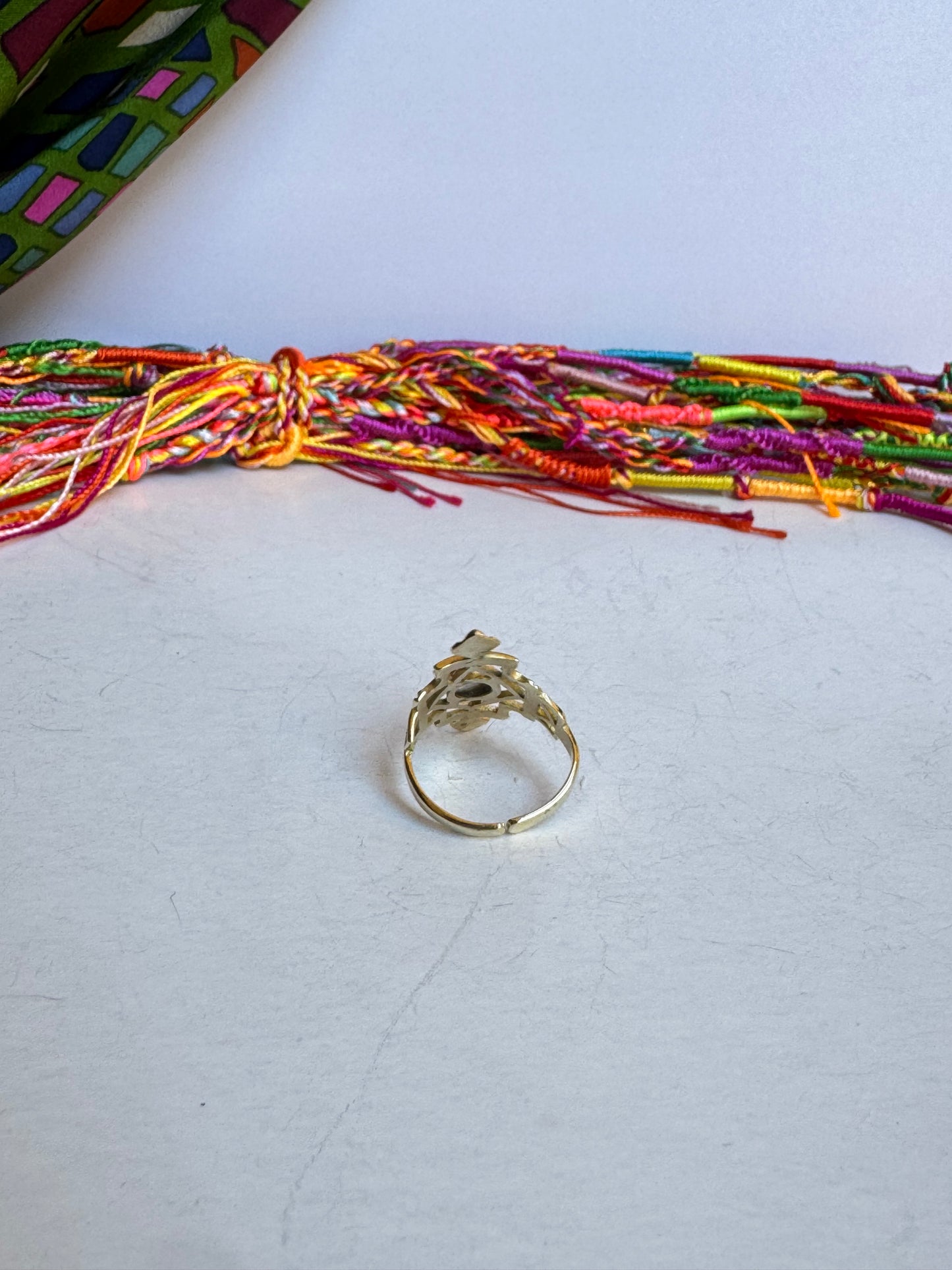 Anello boho dorato pietra di luna arcobaleno