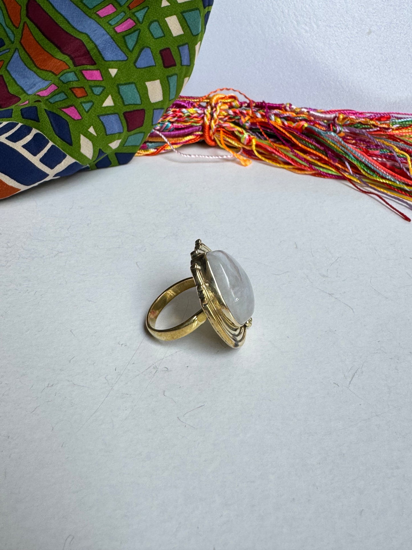 Anello boho dorato pietra di luna arcobaleno regolabile
