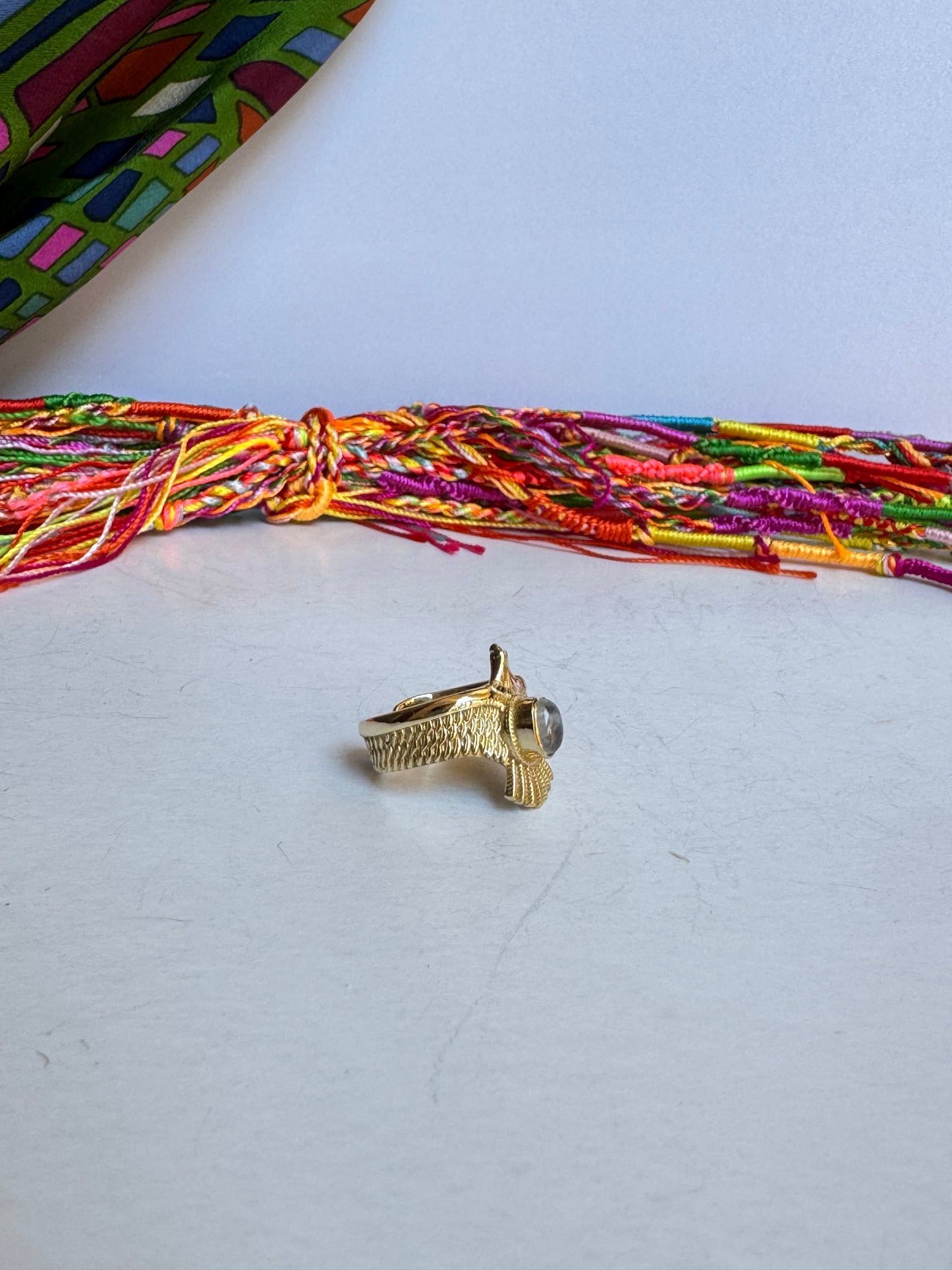 Anello boho dorato pietra di luna arcobaleno