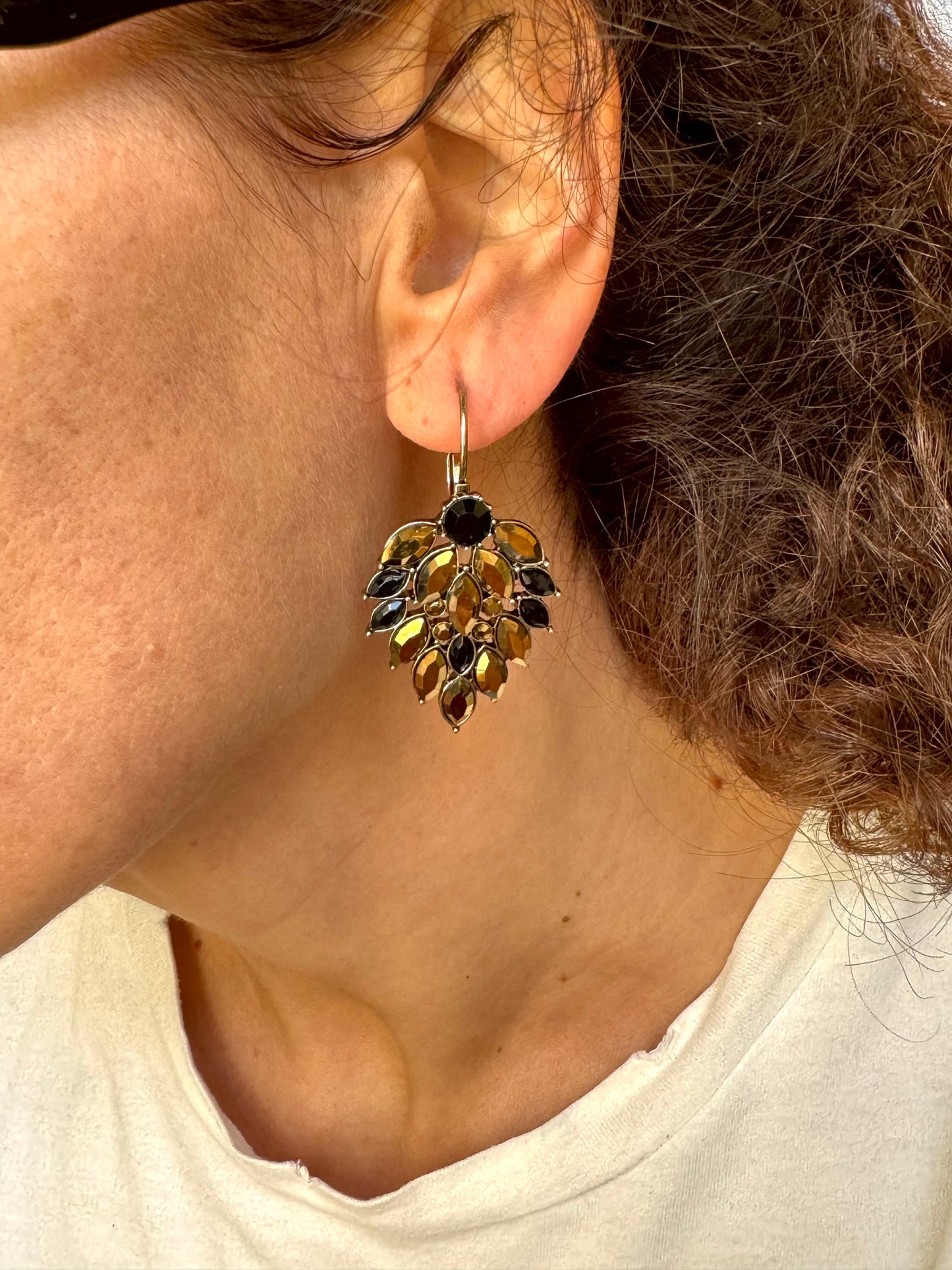 Golden rhinestone earrings in gold and black