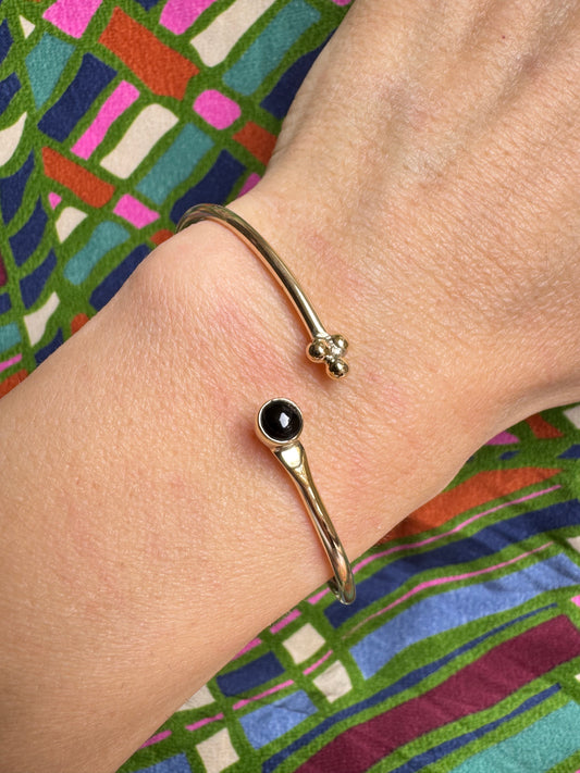Bracciale boho dorato onice nero