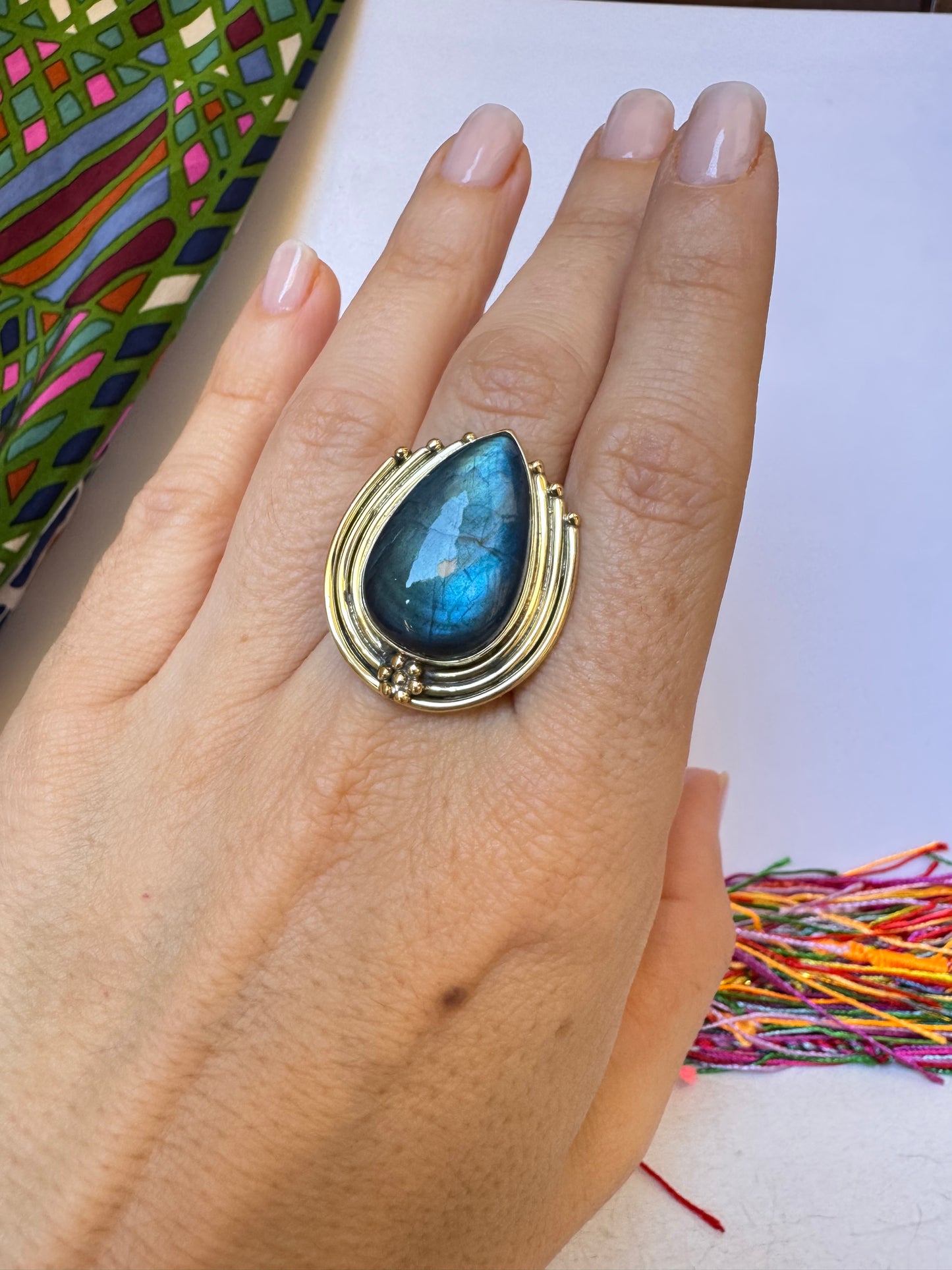 Anello boho dorato labradorite regolabile