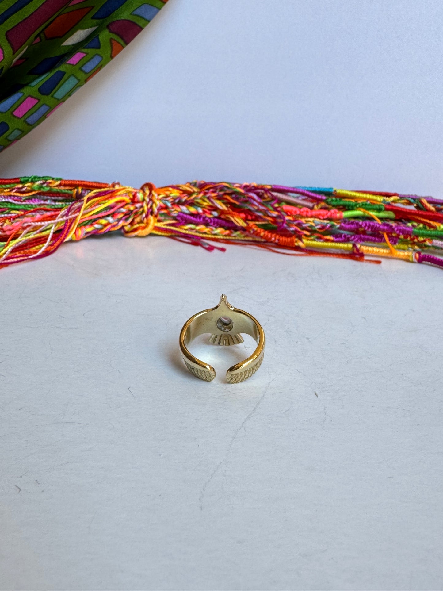 Anello boho dorato pietra di luna arcobaleno
