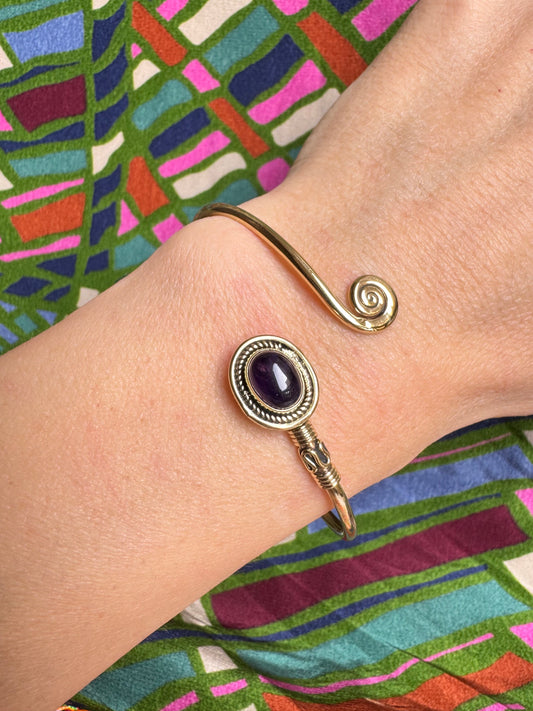 Bracciale boho dorato viola