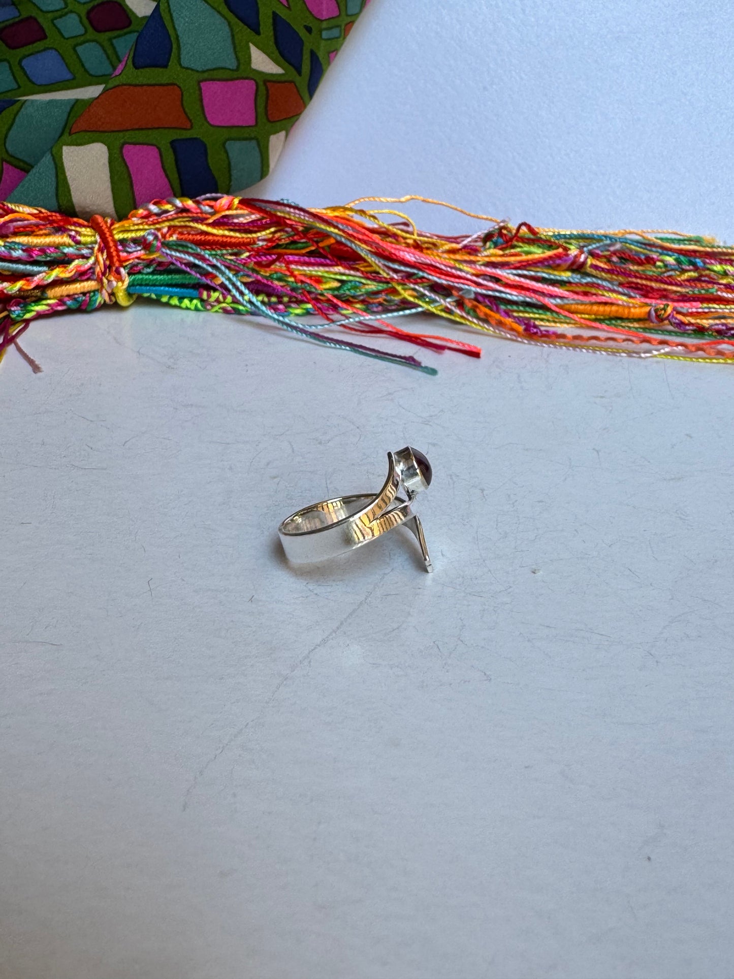 Anello boho argentato rosso