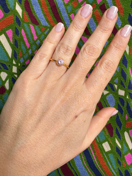 Anello dorato rosa