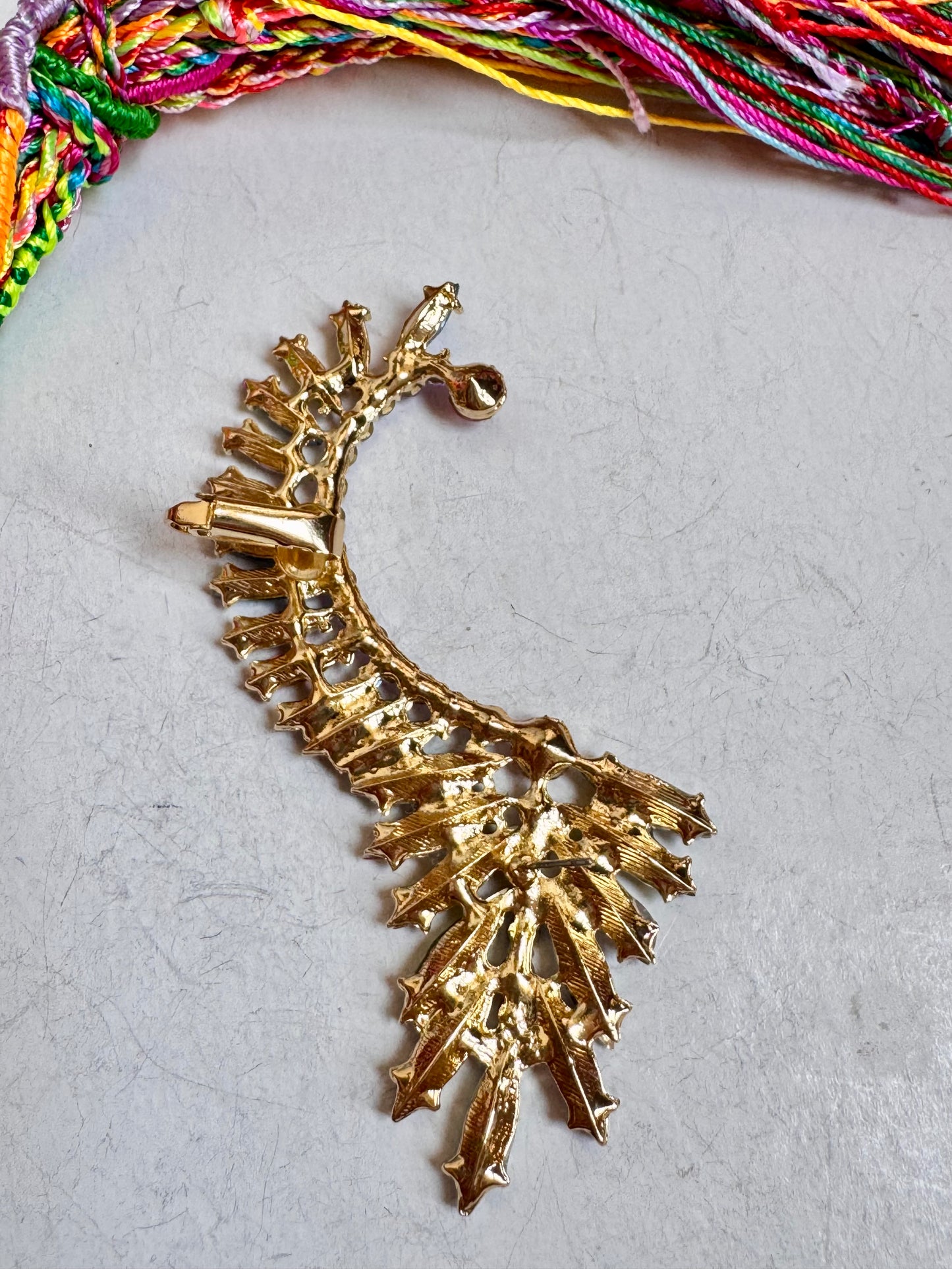 Orecchino singolo ear climber con cristalli multicolore destra