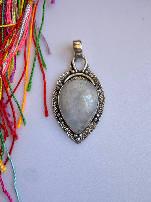 Ciondolo boho argentato pietra di luna