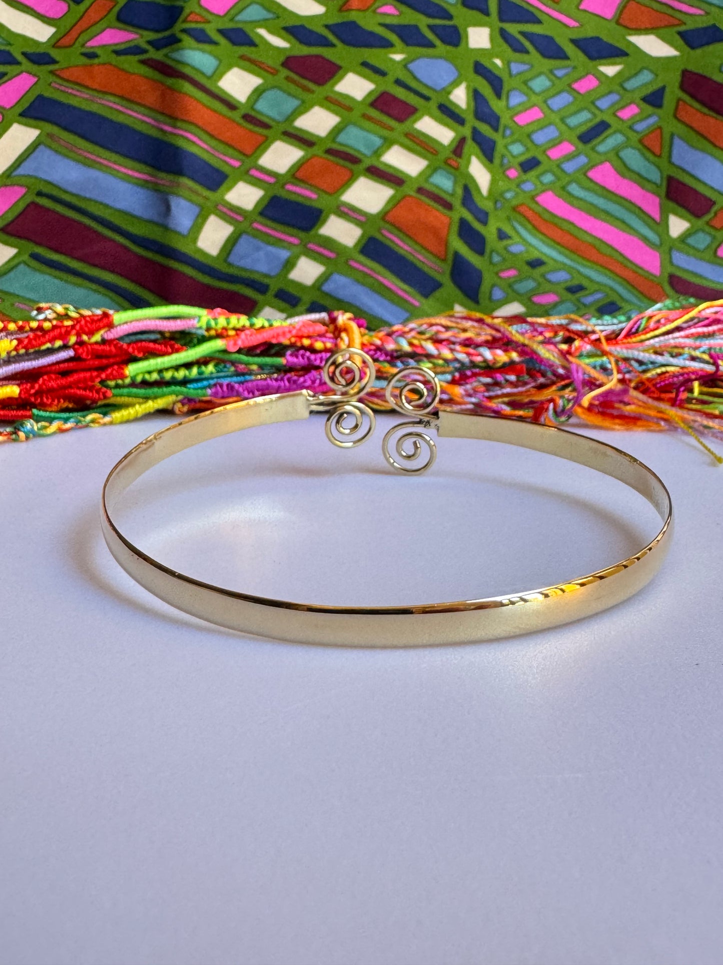 Golden curls arm bracelet