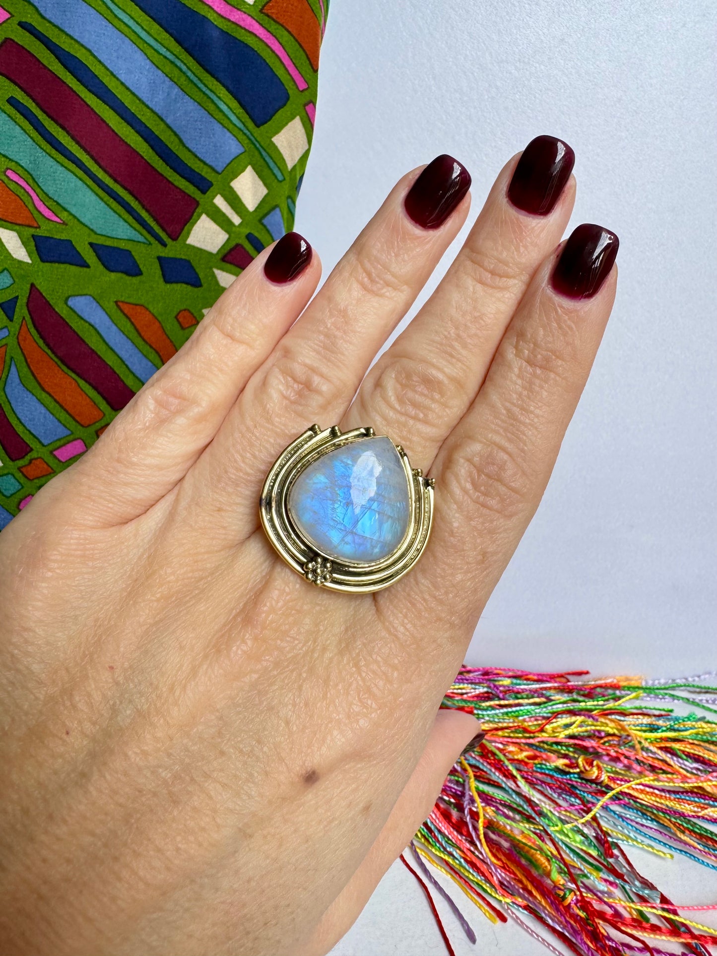 Anello boho dorato pietra di luna arcobaleno regolabile