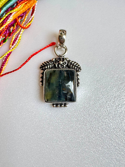 Ciondolo argentato labradorite