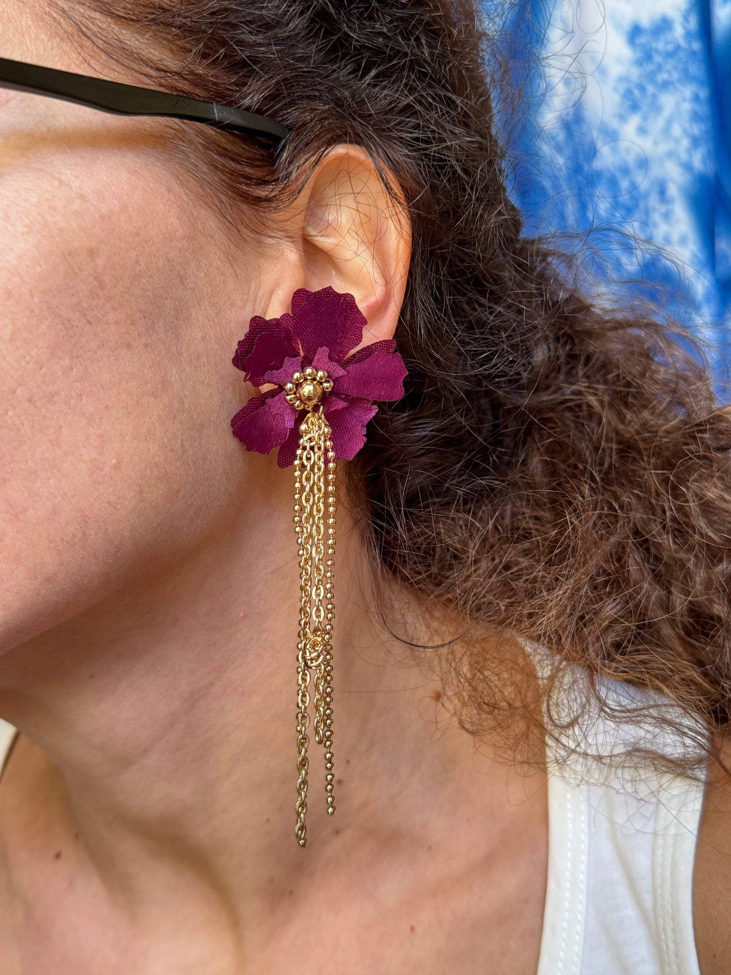 Golden pendant earrings with amaranth fabric flower