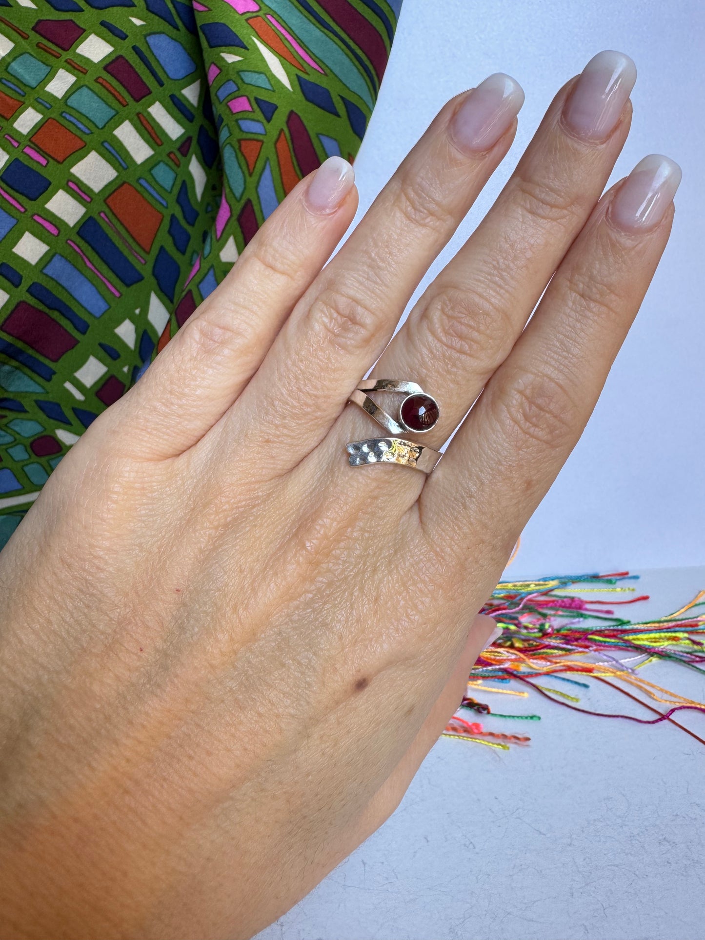 Anello boho argentato rosso