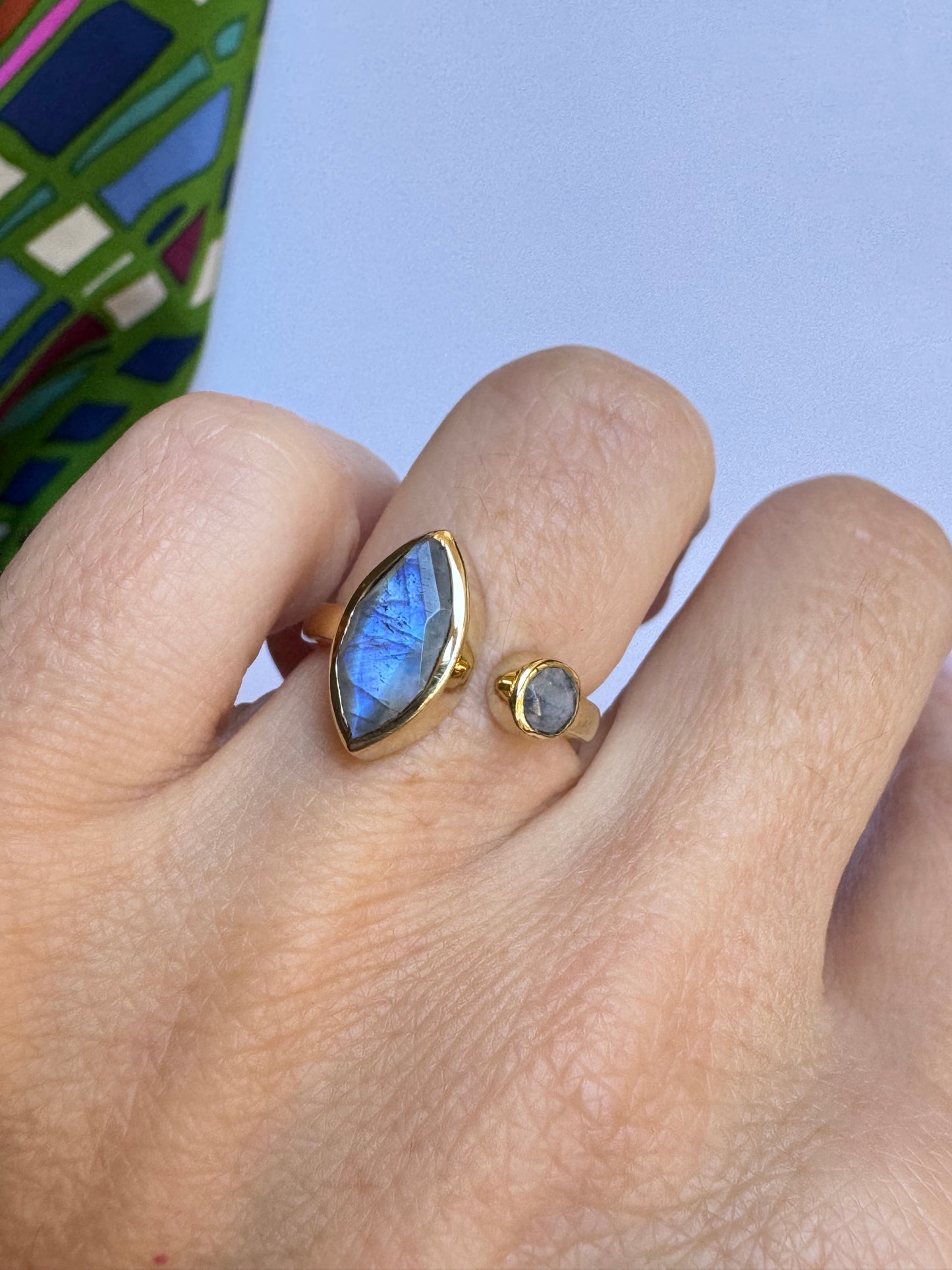 Anello boho dorato labradorite