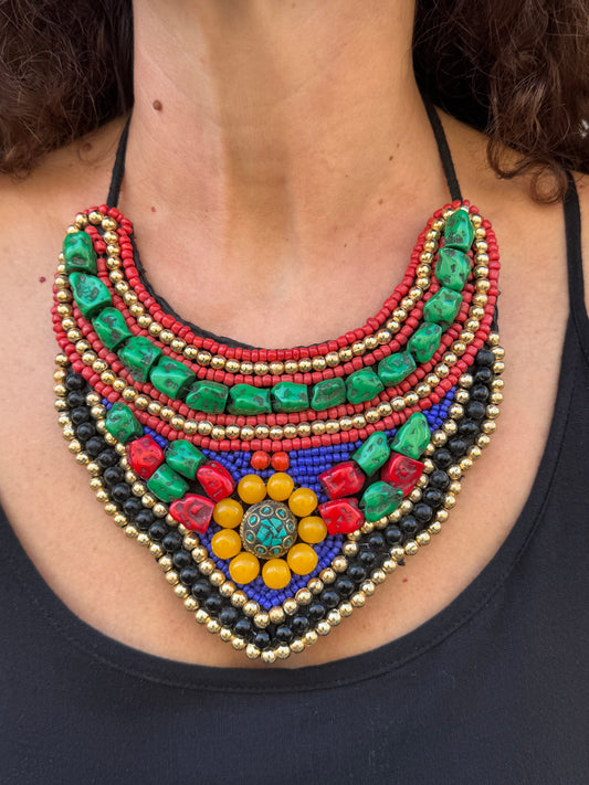Collana pettorina nepalese