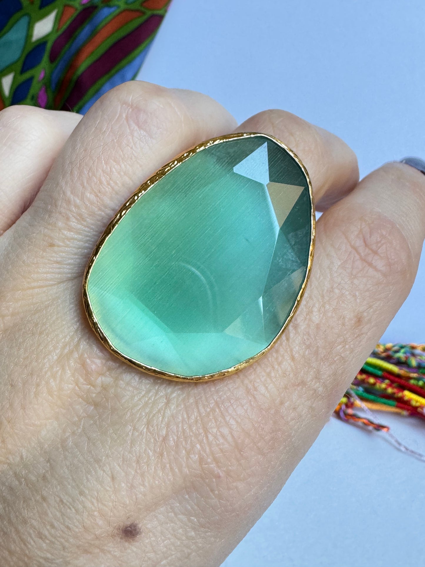 Anello dorato big verde chiaro