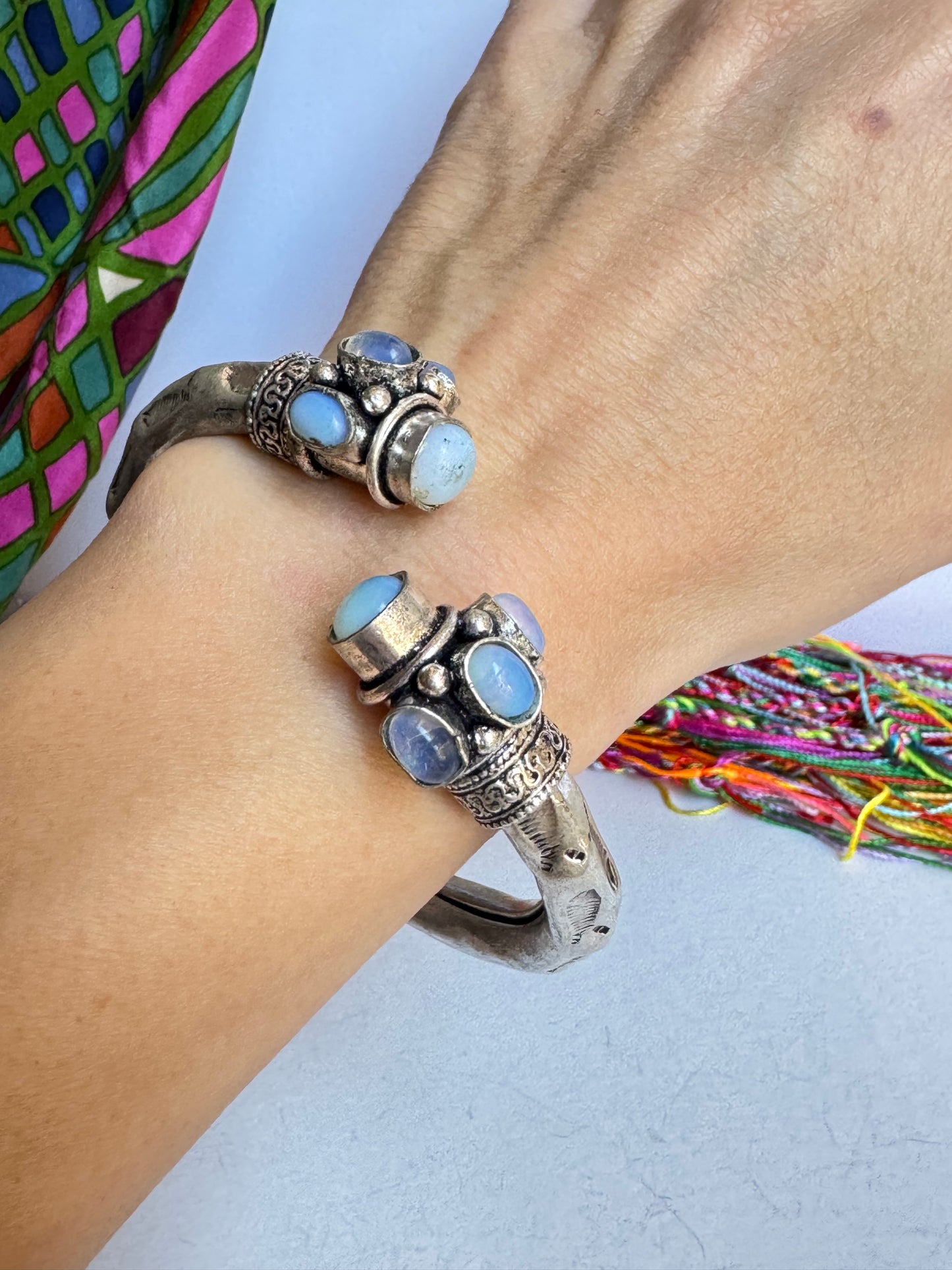 Bracciale boho argentato bianco e celeste