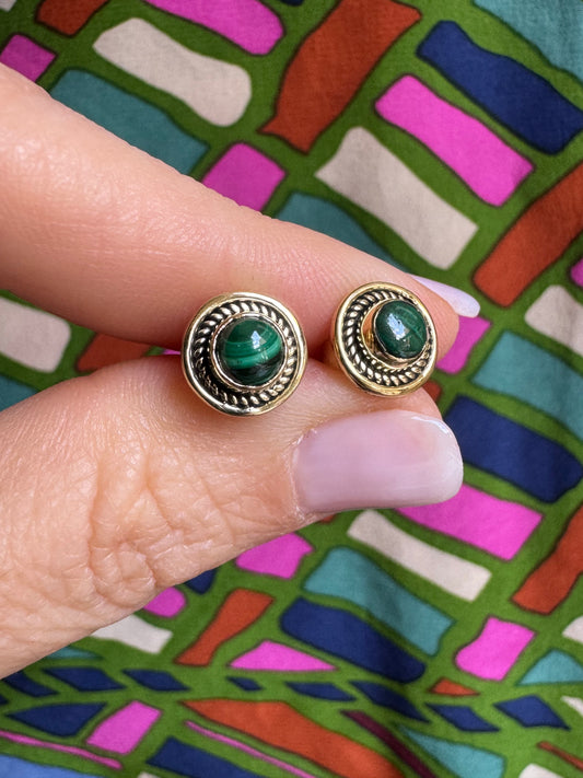 Orecchini boho dorato lobo verde