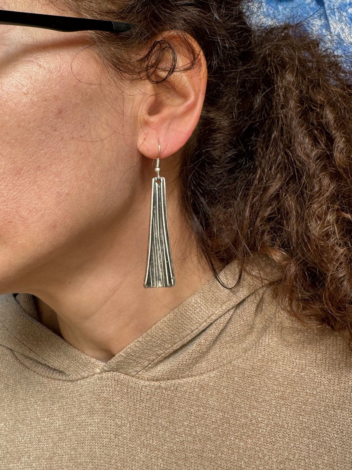 Zamak striped spade earrings