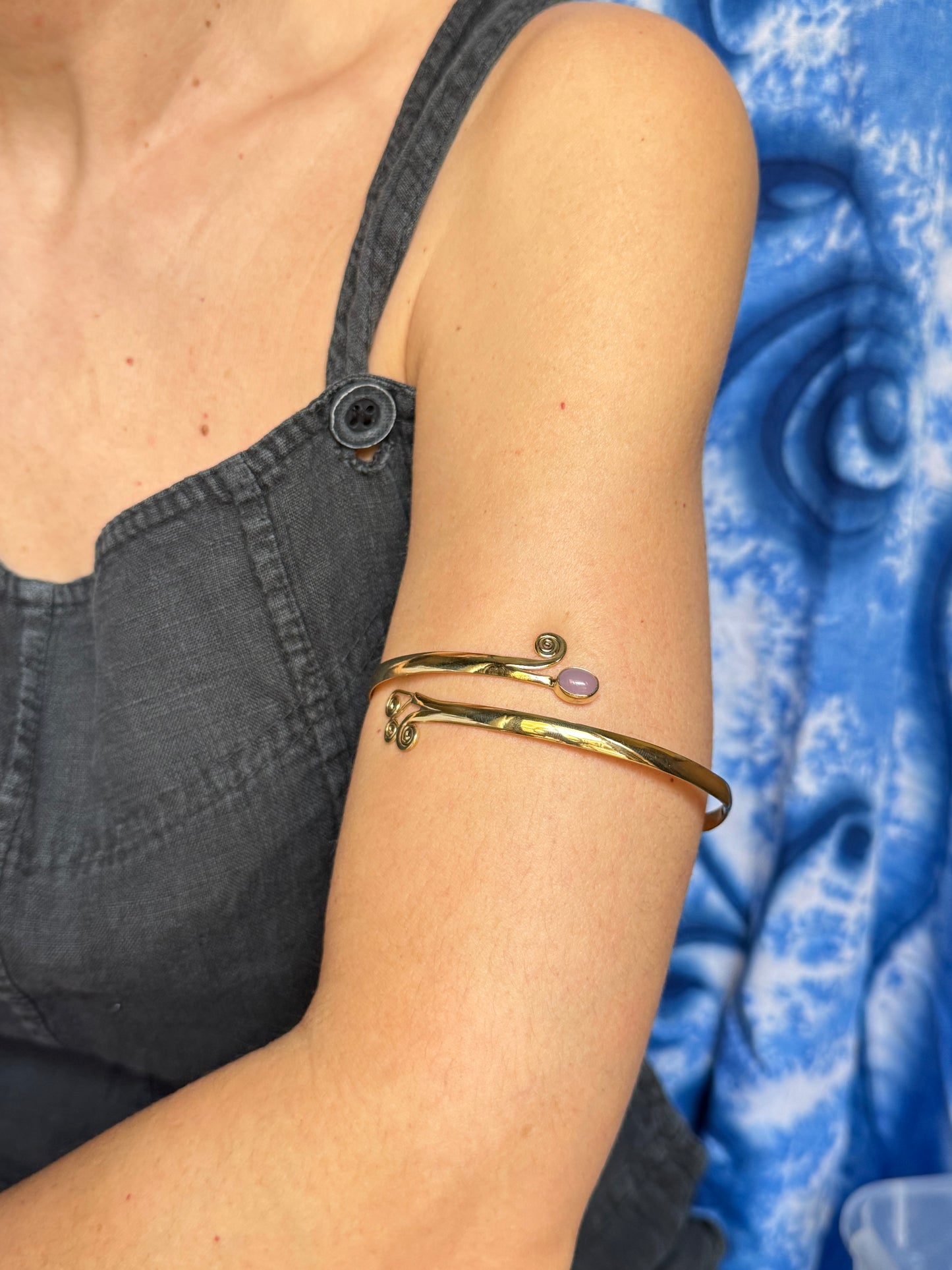 Bracciale braccio boho dorato rosa