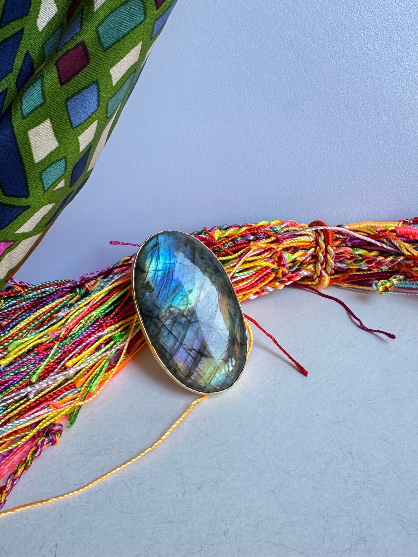 Anello boho dorato labradorite regolabile