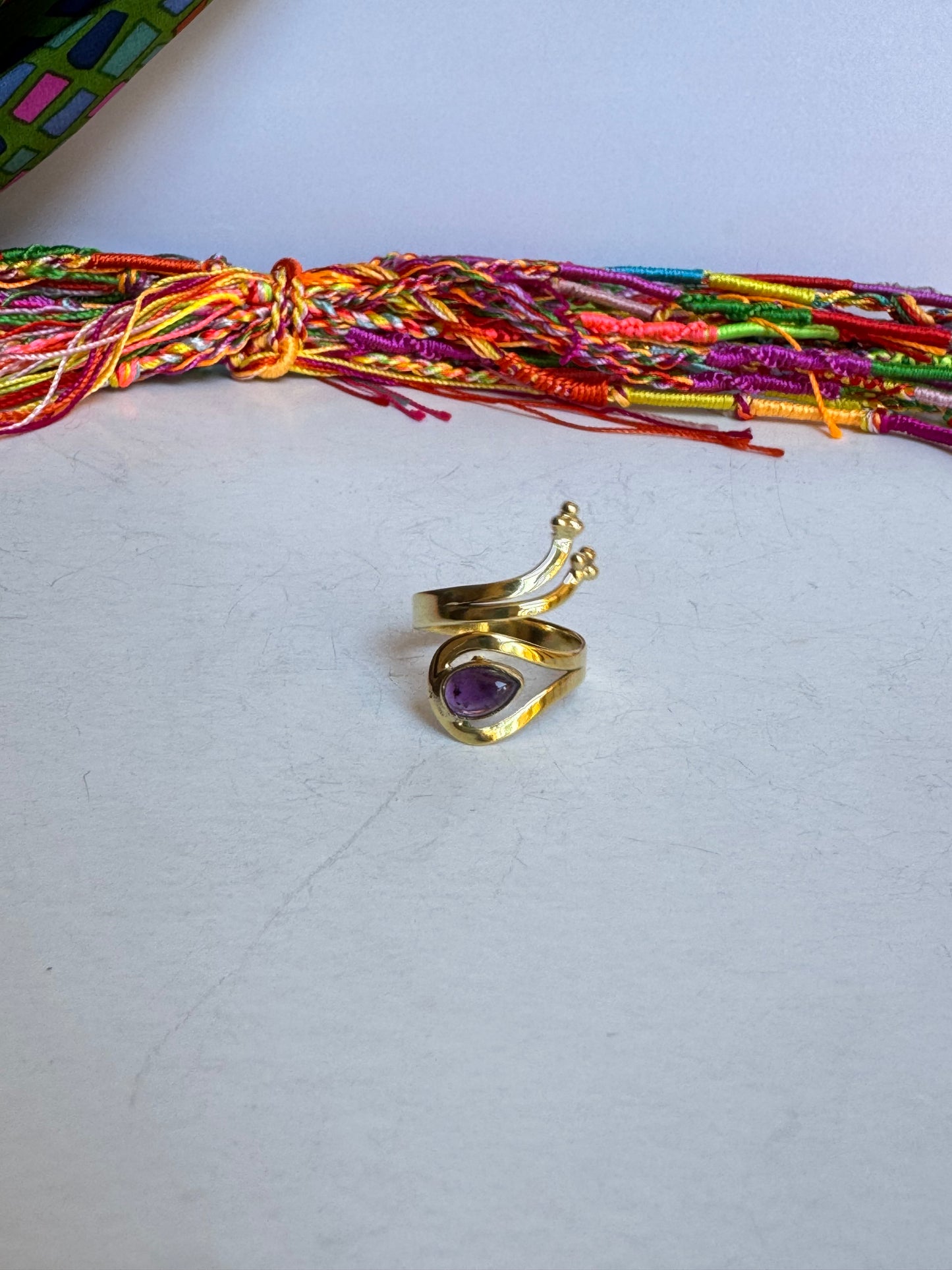 Anello boho dorato viola