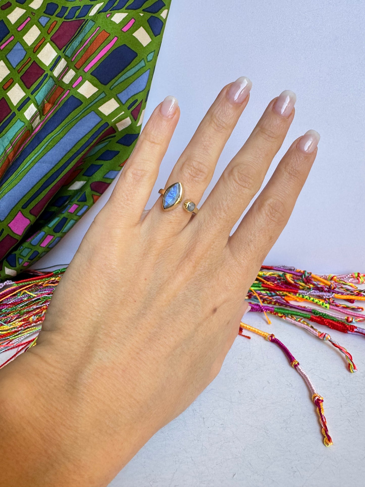 Anello boho dorato labradorite