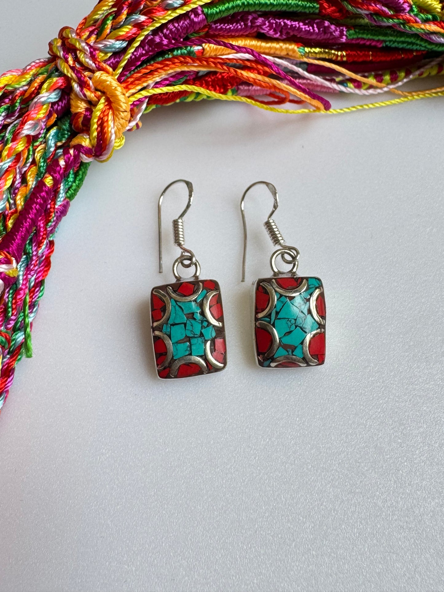 Orecchini nepalesi turchese e rosso