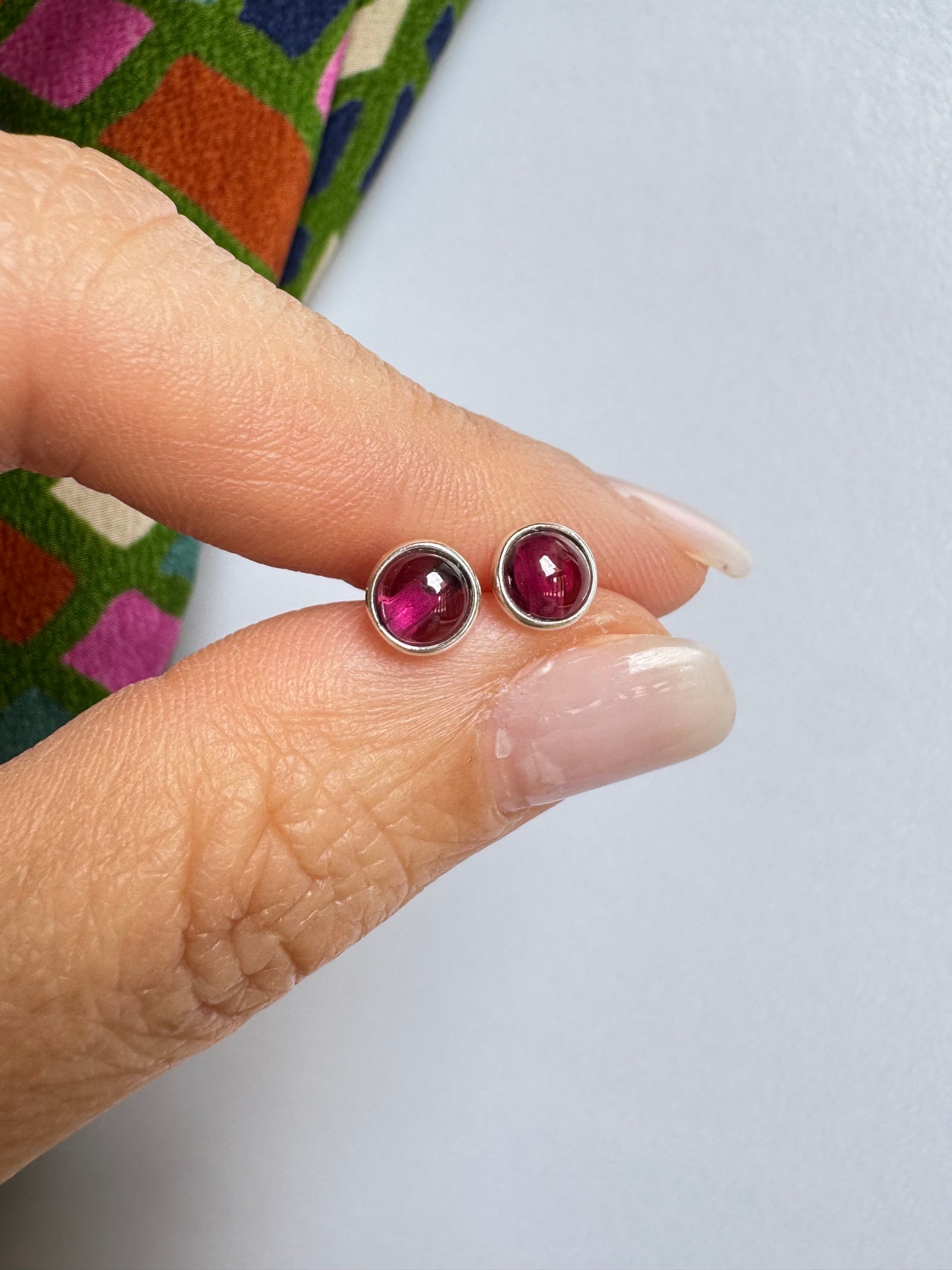 Orecchini mini lobo argento925 granato