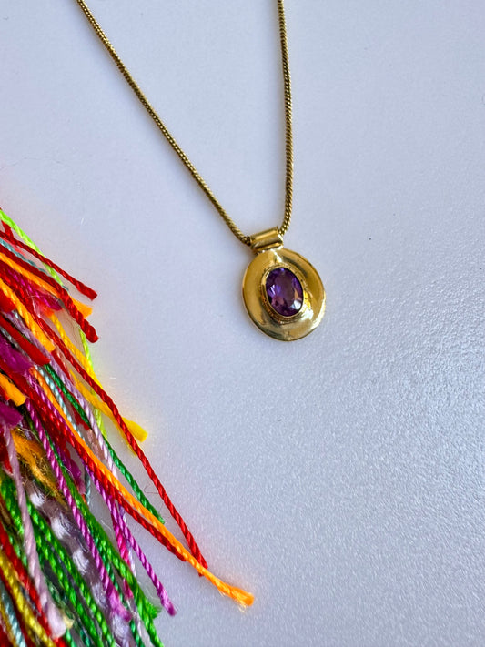 Collana boho dorata con ciondolo viola