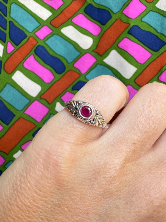 925 silver ring with T40 ruby ​​root