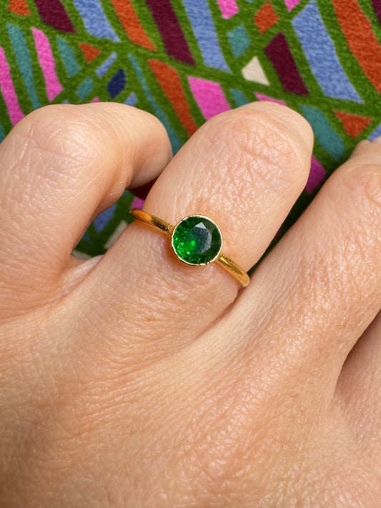 Anello dorato verde