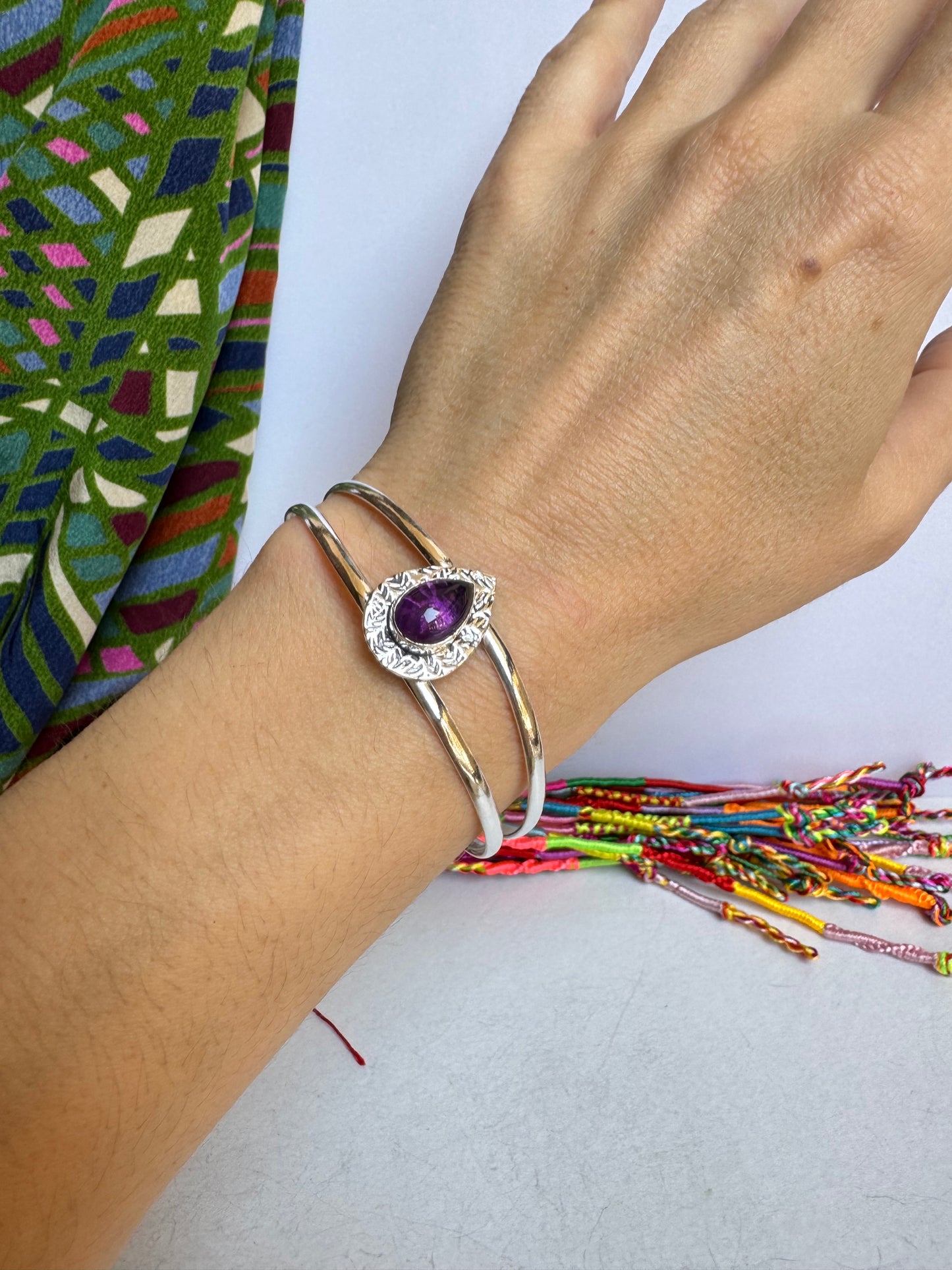 Bracciale boho argentato viola