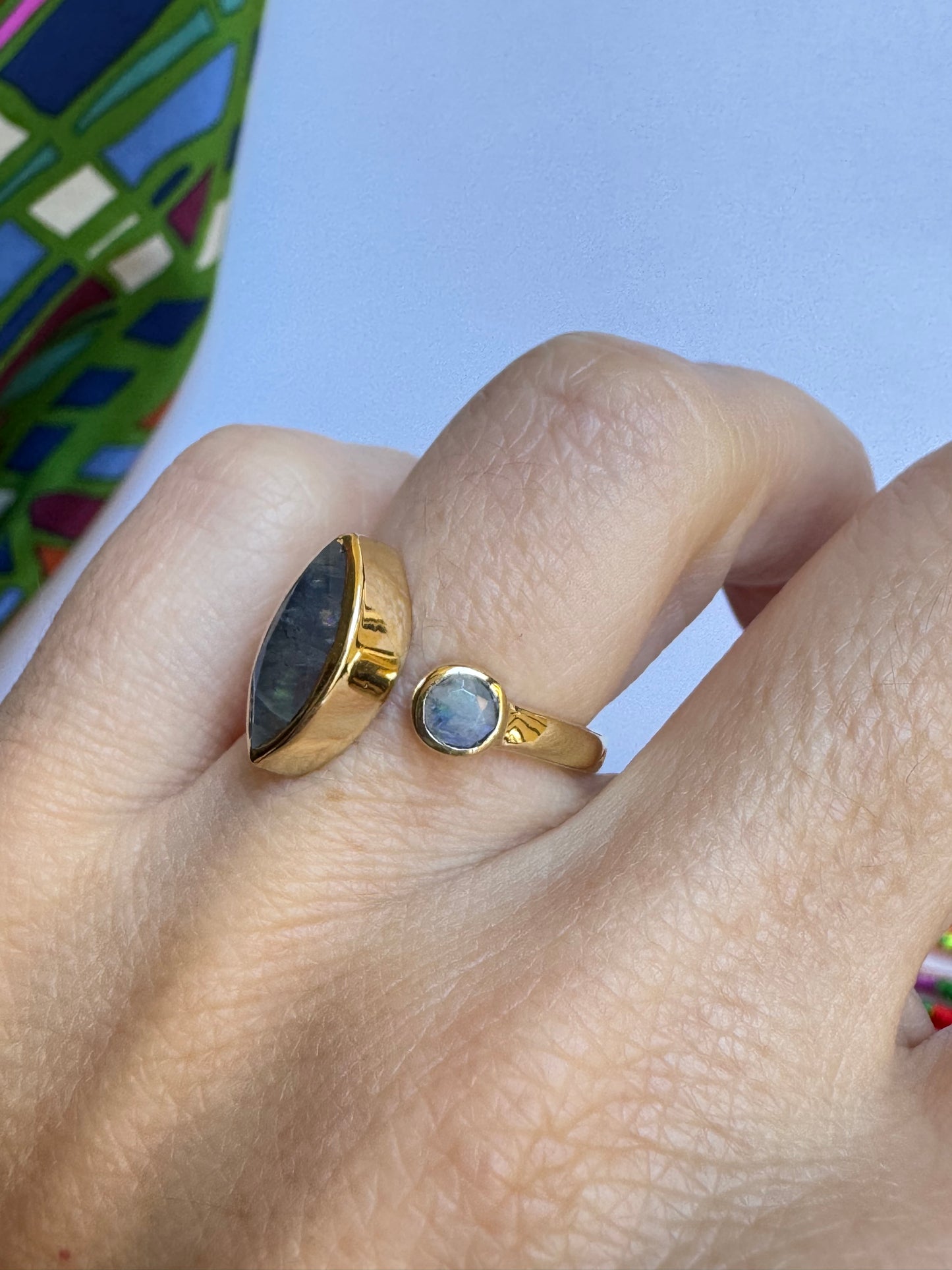 Anello boho dorato labradorite
