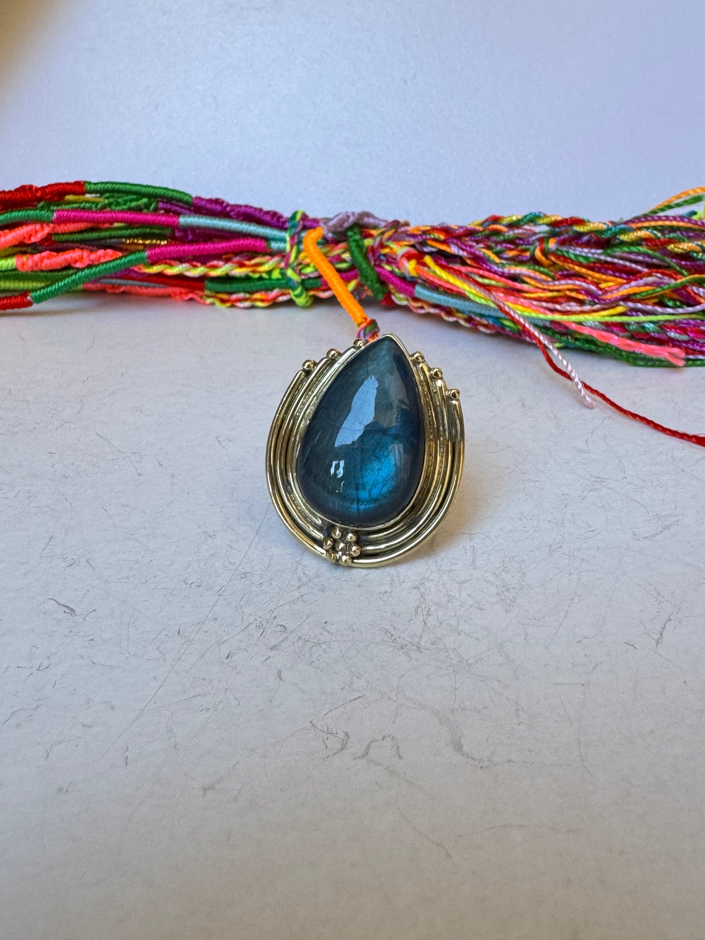 Anello boho dorato labradorite regolabile