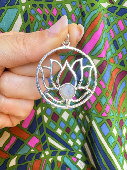 925 Silber Regenbogen Mondstein Lotus Anhänger F29