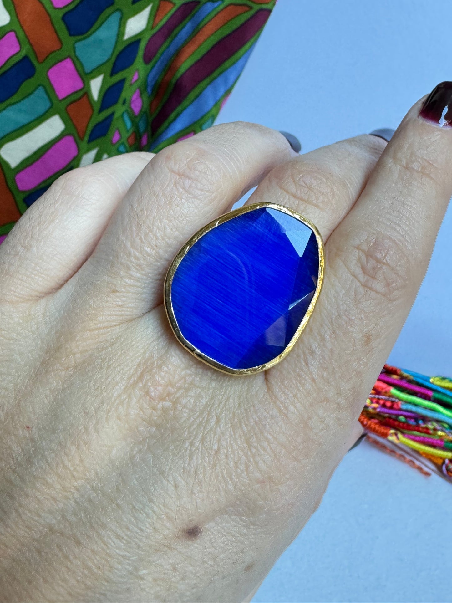 Anello dorato goccia blu