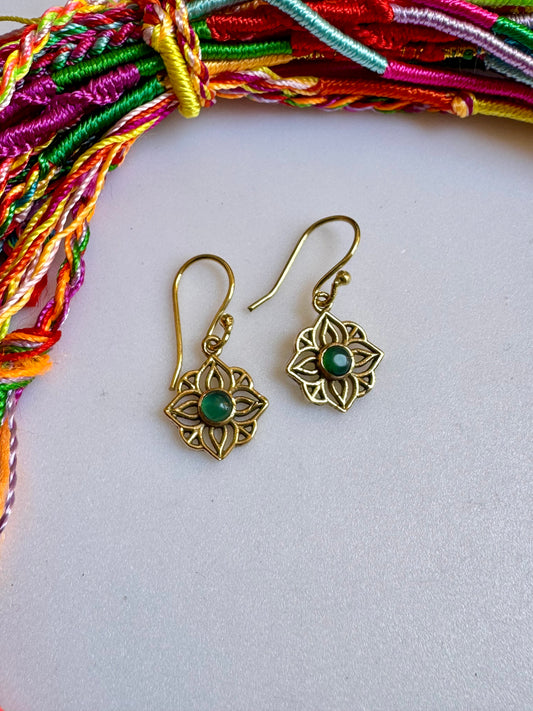 Grüngoldene Boho Ohrringe